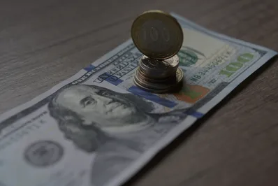 Курс продажи доллара в обменниках достиг 360 тенге