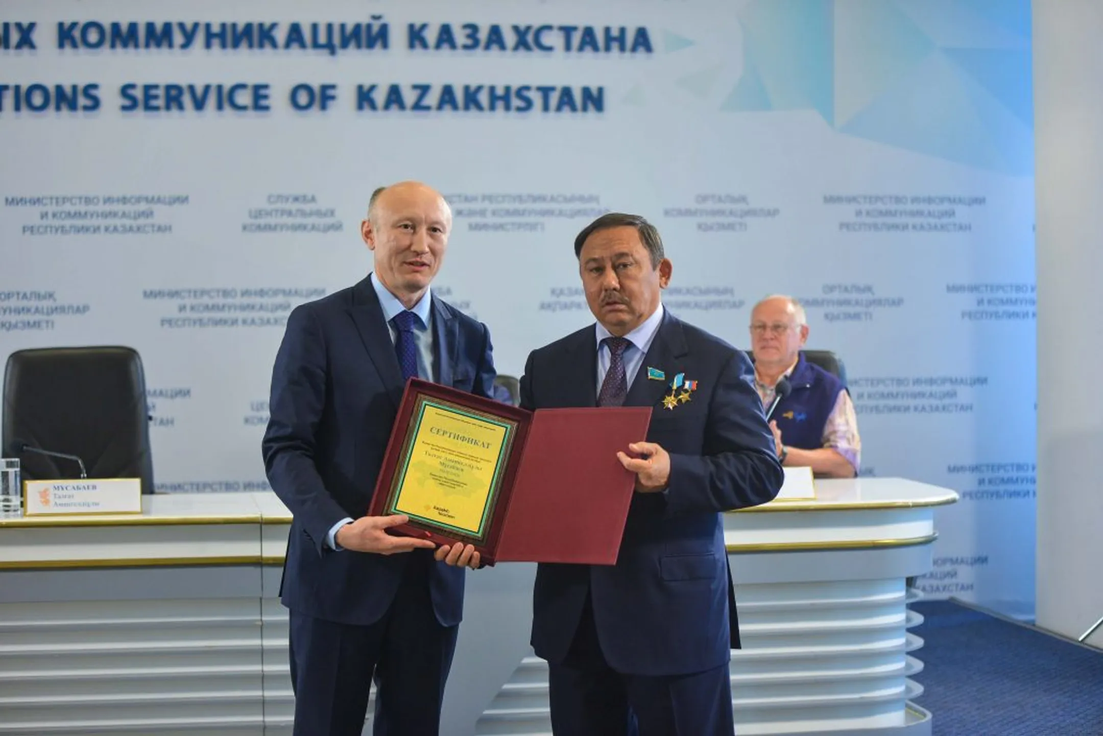 Казахстанские и российские космонавты побывали на озере Алаколь - Image Kapital.kz