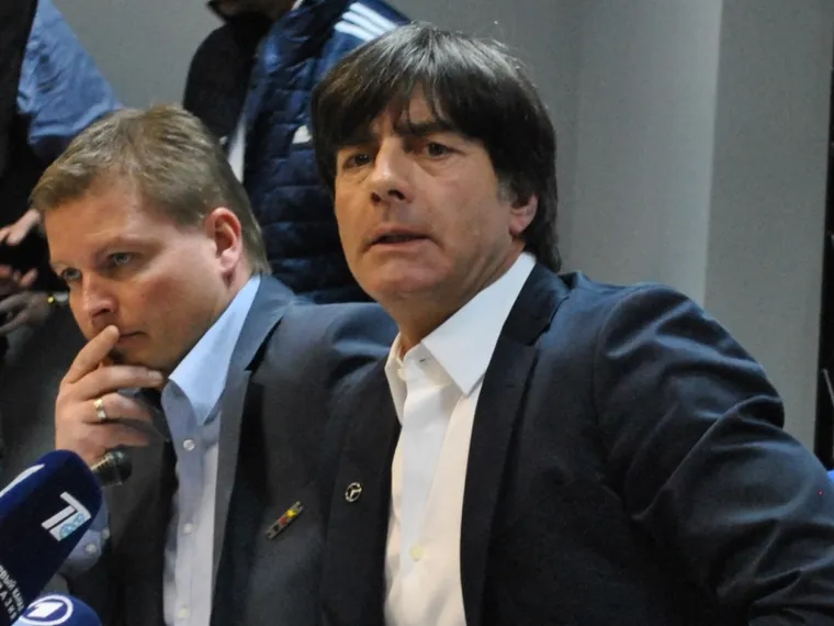 Капитал - Йоахим Лев отказался голосовать на выборах обладателя «Золотого мяча»