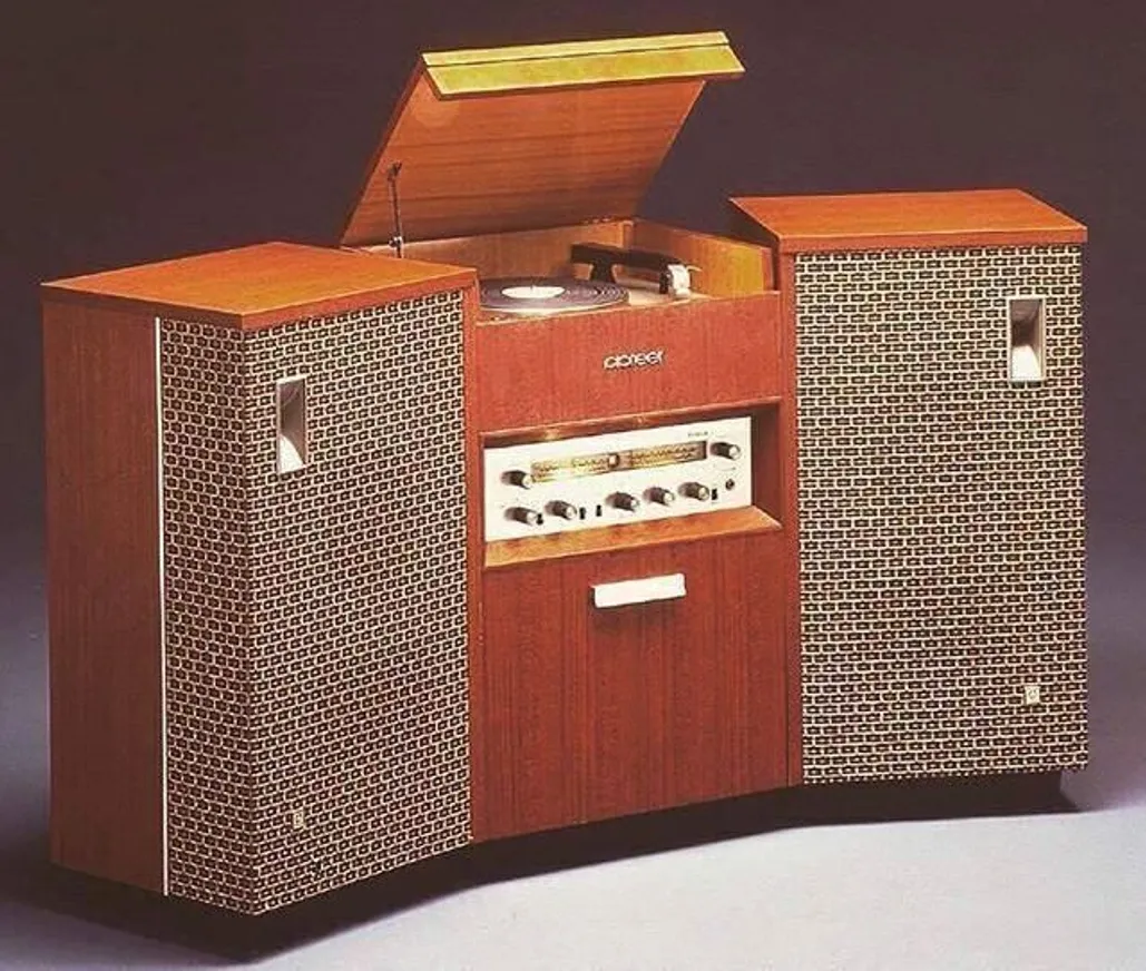 Музыкальный центр