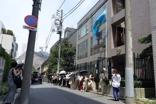 Капитал - В посольство РК в Японии приходят те, кто хочет почтить память Дениса Тена