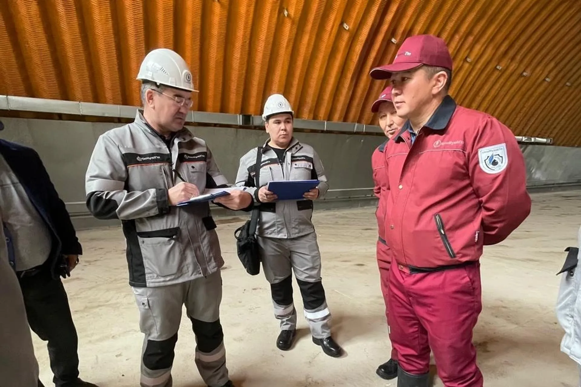 Капитал - Участники специальной рабочей группы встретились с работниками «Озенмунайгаза»