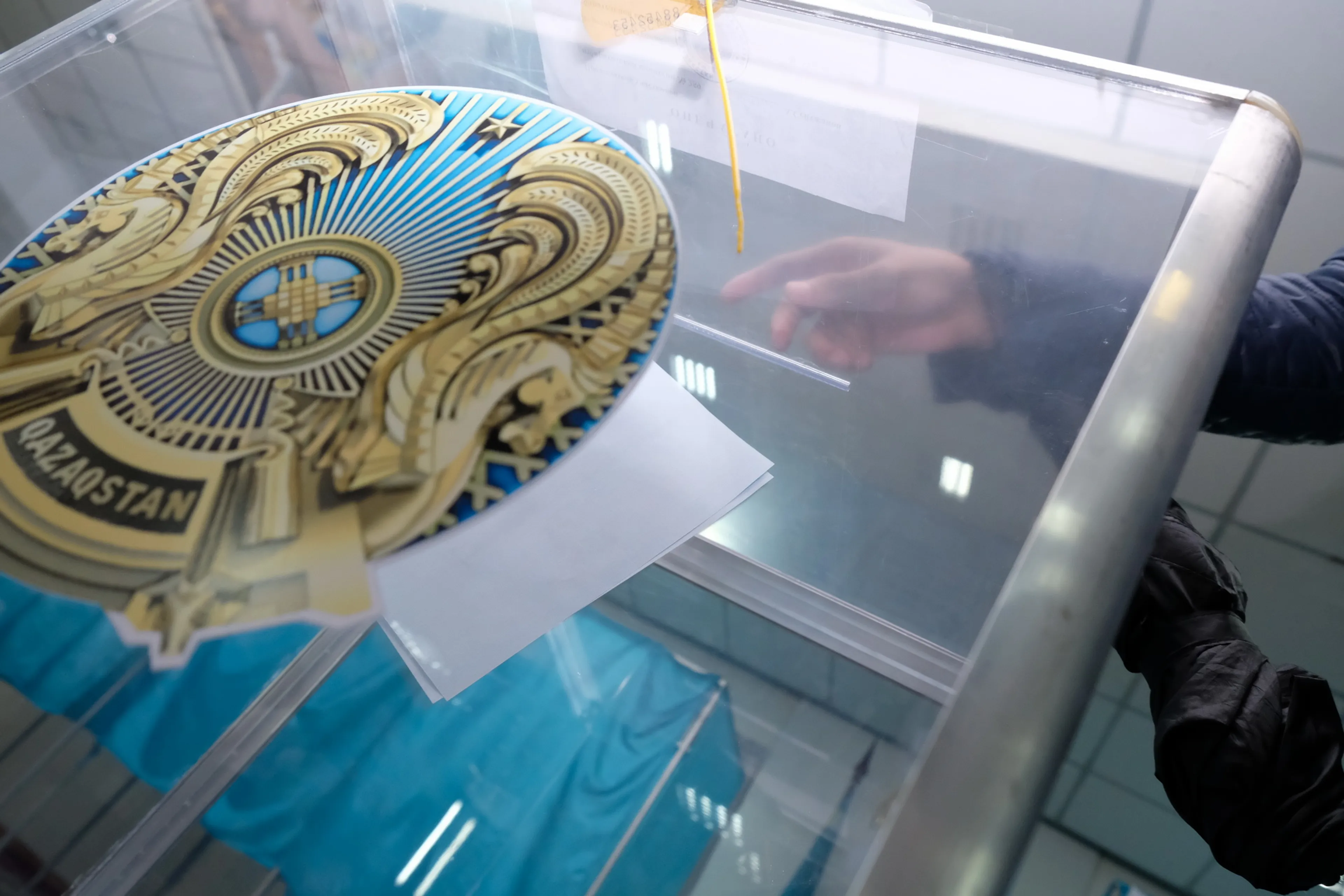 Капитал - К 16.00 проголосовали более 52% избирателей