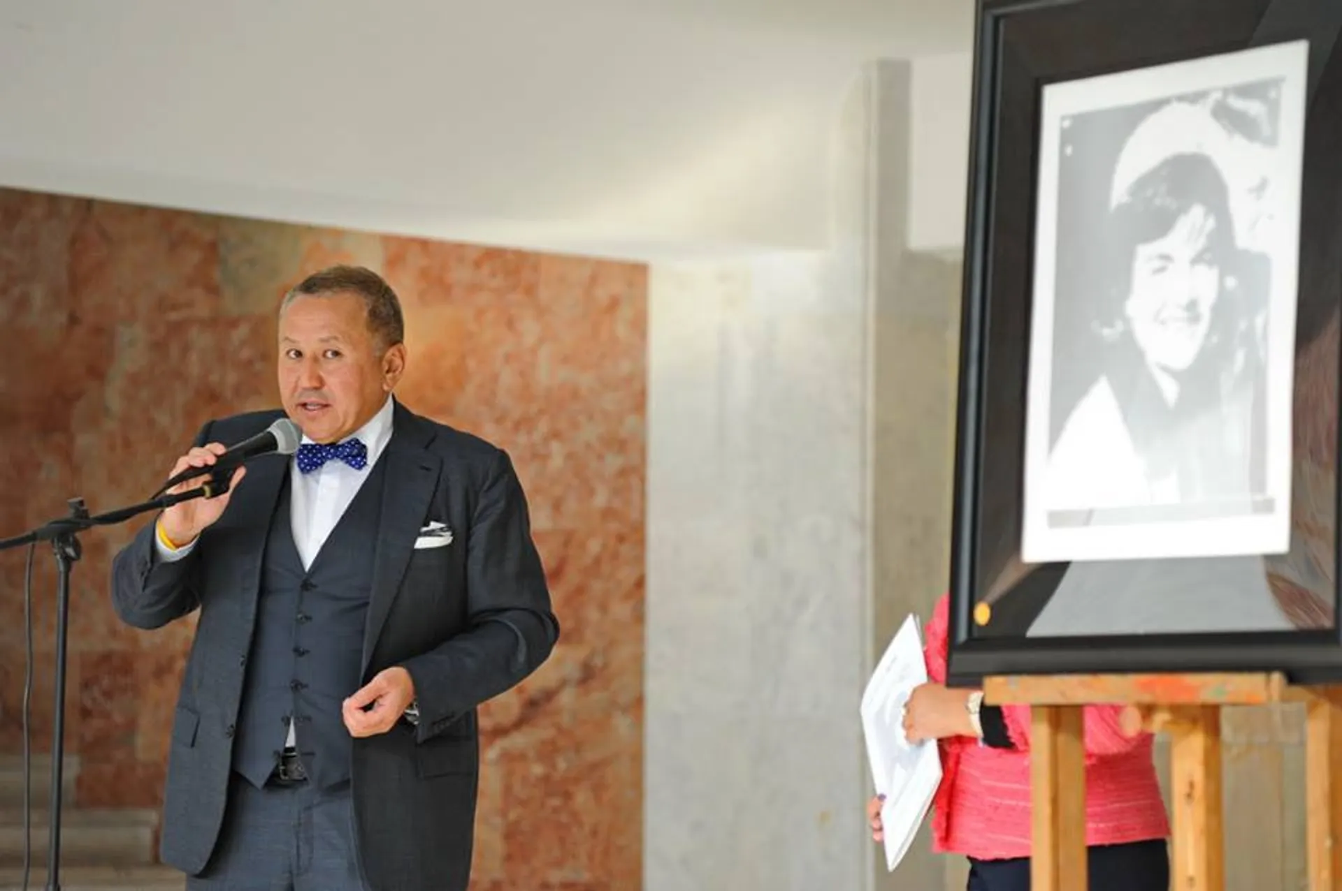 Капитал - Нурлан Смагулов подарил музею имени Кастеева картину Энди Уорхола