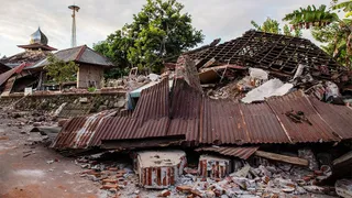 Капитал - Число жертв землетрясений в Индонезии возросло до 555