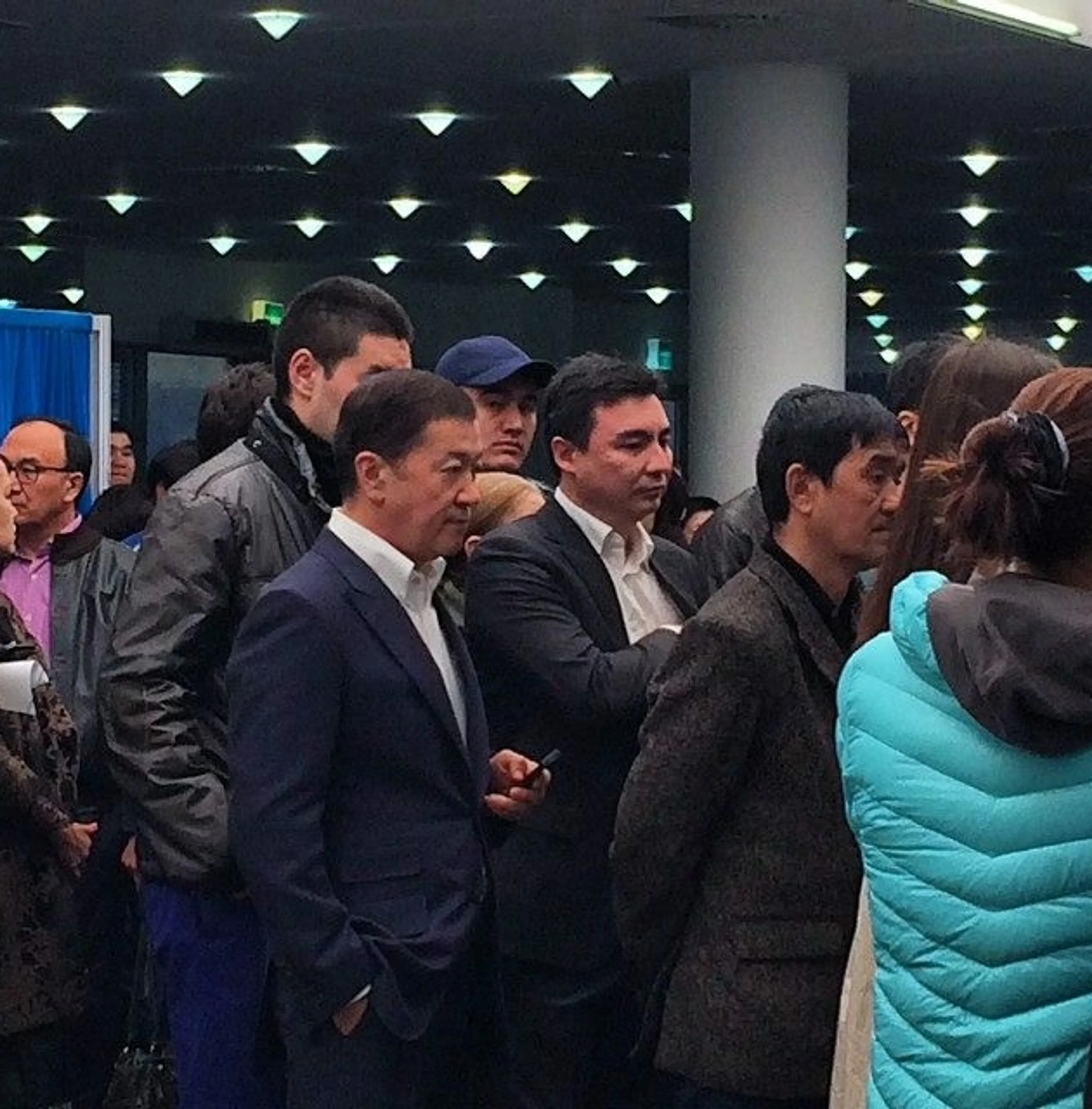 Капитал - Политики и бизнесмены пришли на избирательные участки