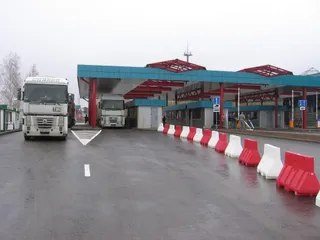 Капитал - Казахстанским грузовикам разрешили пересечь границу России