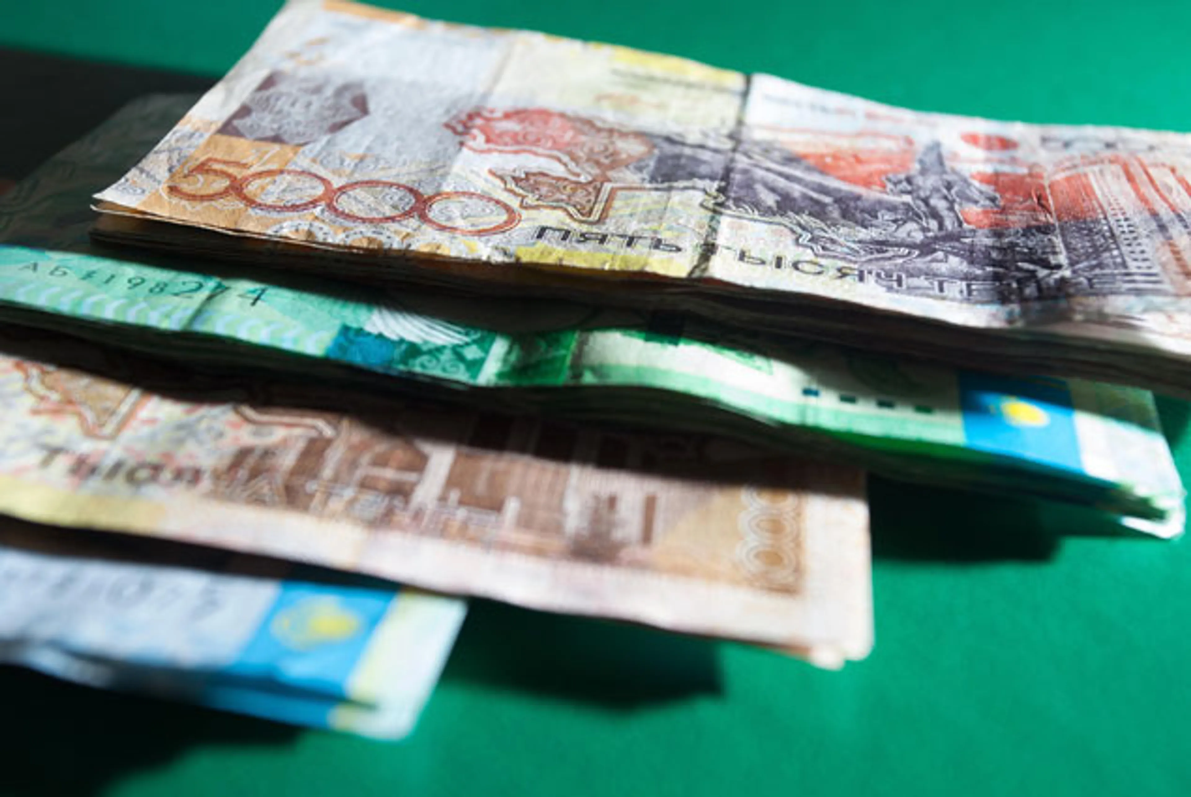 Капитал - Курсы тенге к инвалютам на 10 декабря