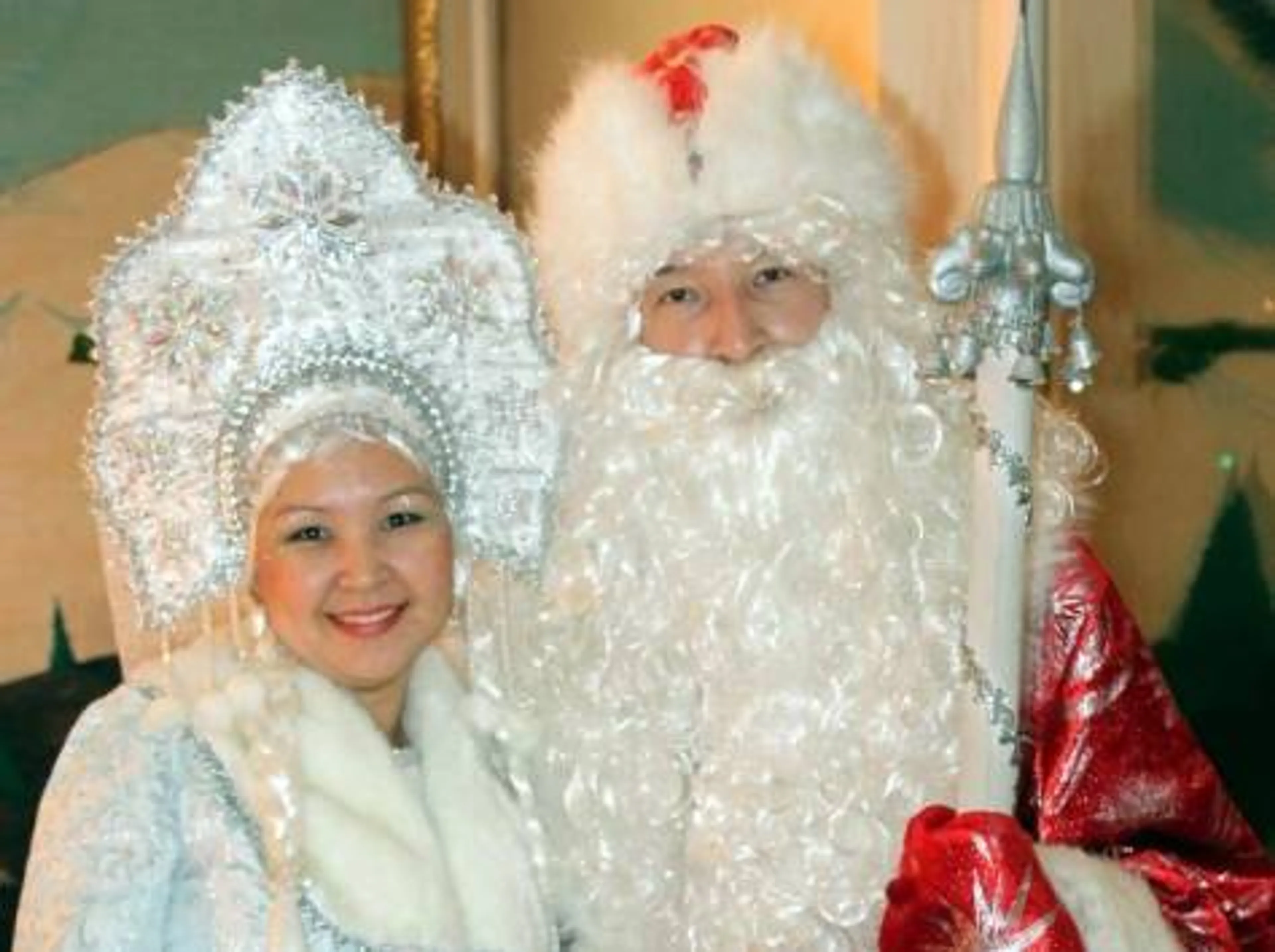 Капитал - В предновогодние будни в Алматы «разбирают» Дедов Морозов для корпоративов