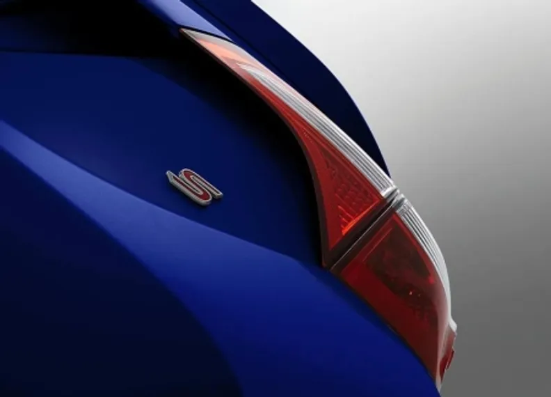 Капитал - Toyota показала кусочек новой Corolla