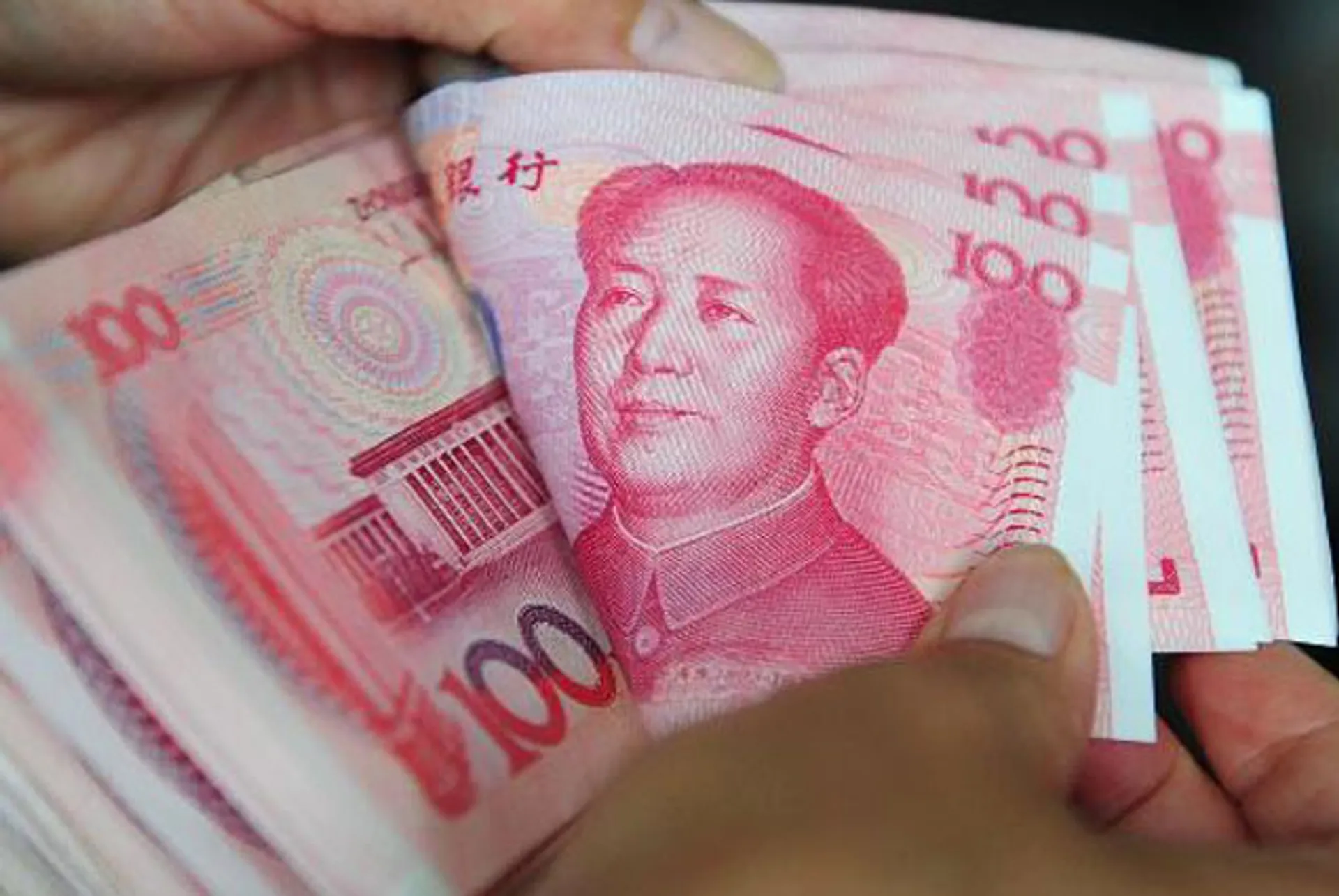 Капитал - Доля юаня в резервах центробанков вырастет до 10%