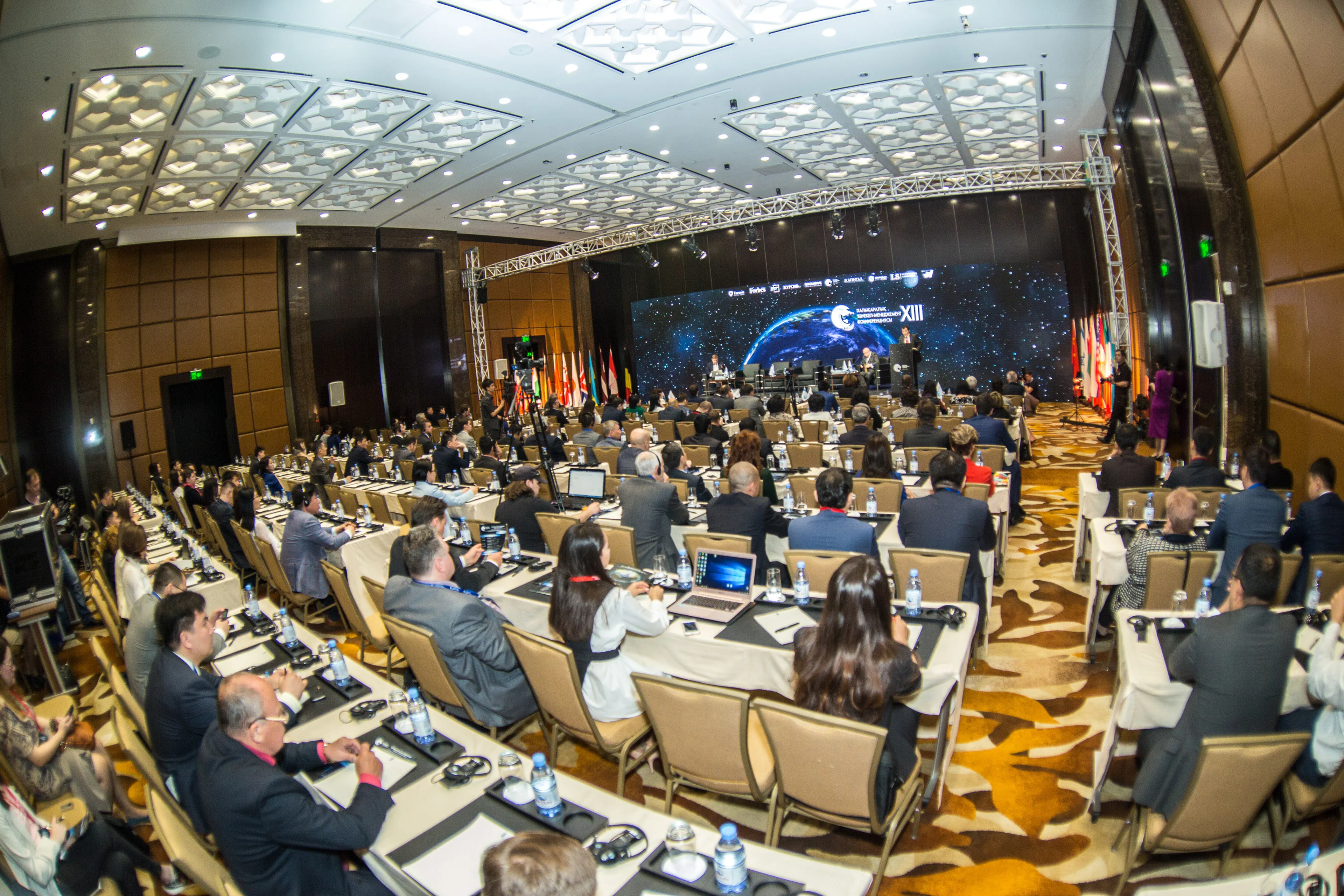 Капитал - Аналитики S&P и Fitch выступят на конференции по риск-менеджменту