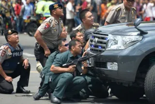 Капитал - Шесть человек стали жертвами атак в Джакарте