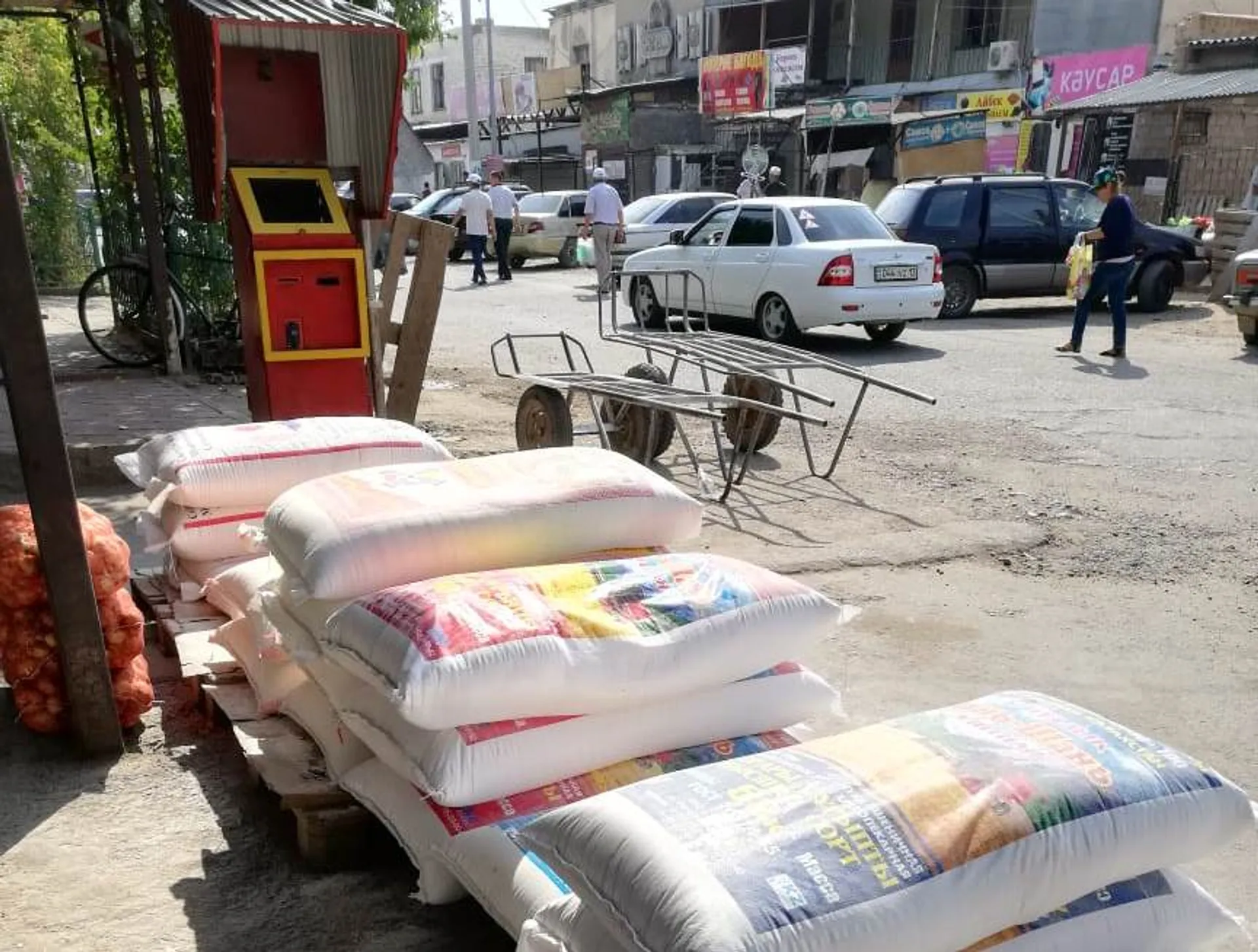 Капитал - В Арысе заработали отделения банков и магазины