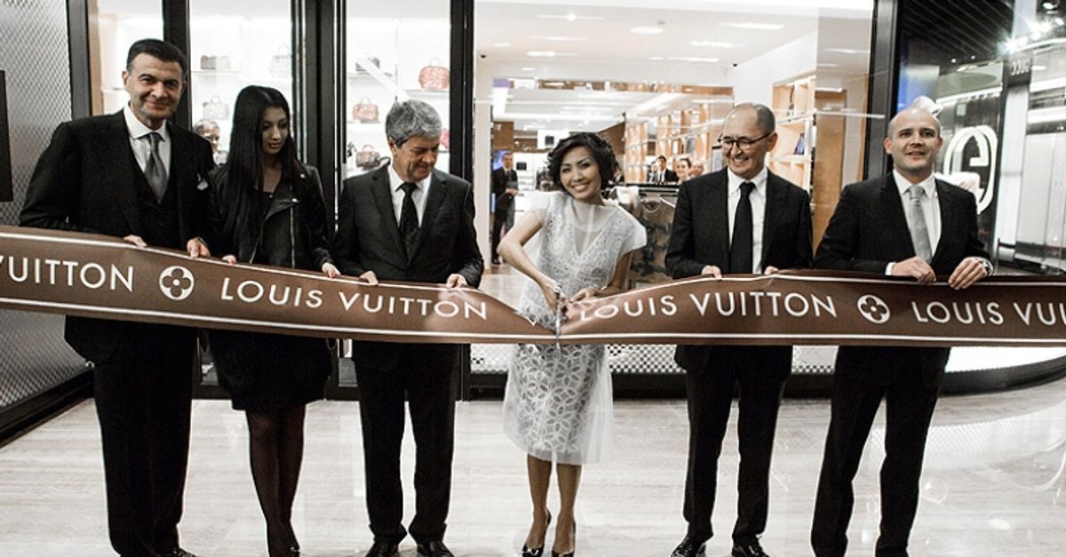 Дубай молл луи виттон. Луи виттон магазин в тбилиси. Louis vuitton алматы. Сумка louis vuitton из текстиля круизная. Louis vuitton алматы.