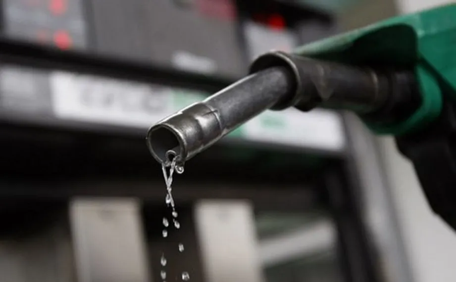 Капитал - Казахстан рассчитывает начать экспорт бензина с ноября