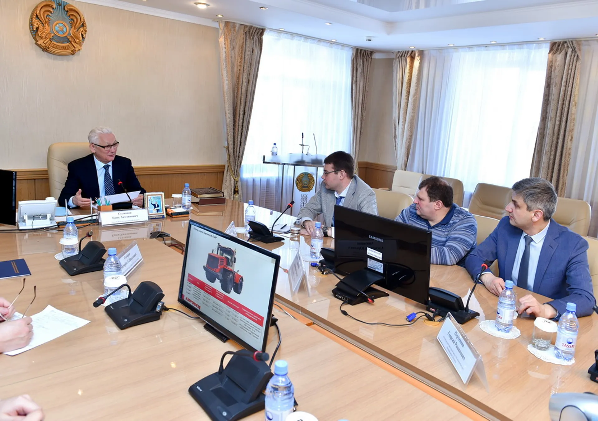 Капитал - В Казахстане хотят наладить сборку тракторов Кировец