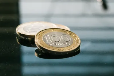 Нацвалюта укрепилась до 386 тенге за доллар