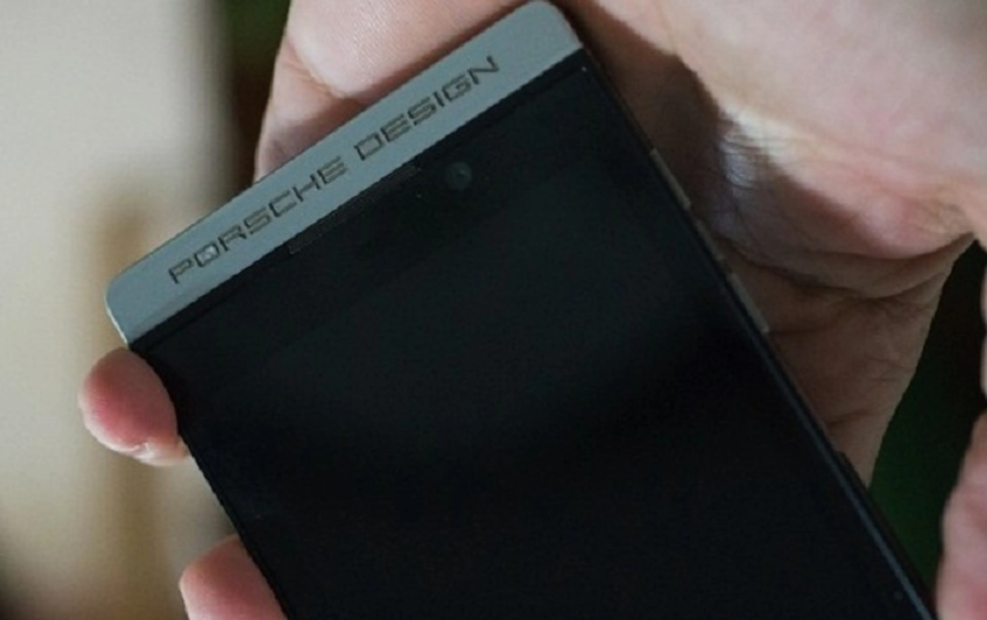 Капитал - Porsche представила люксовый смартфон BlackBerry