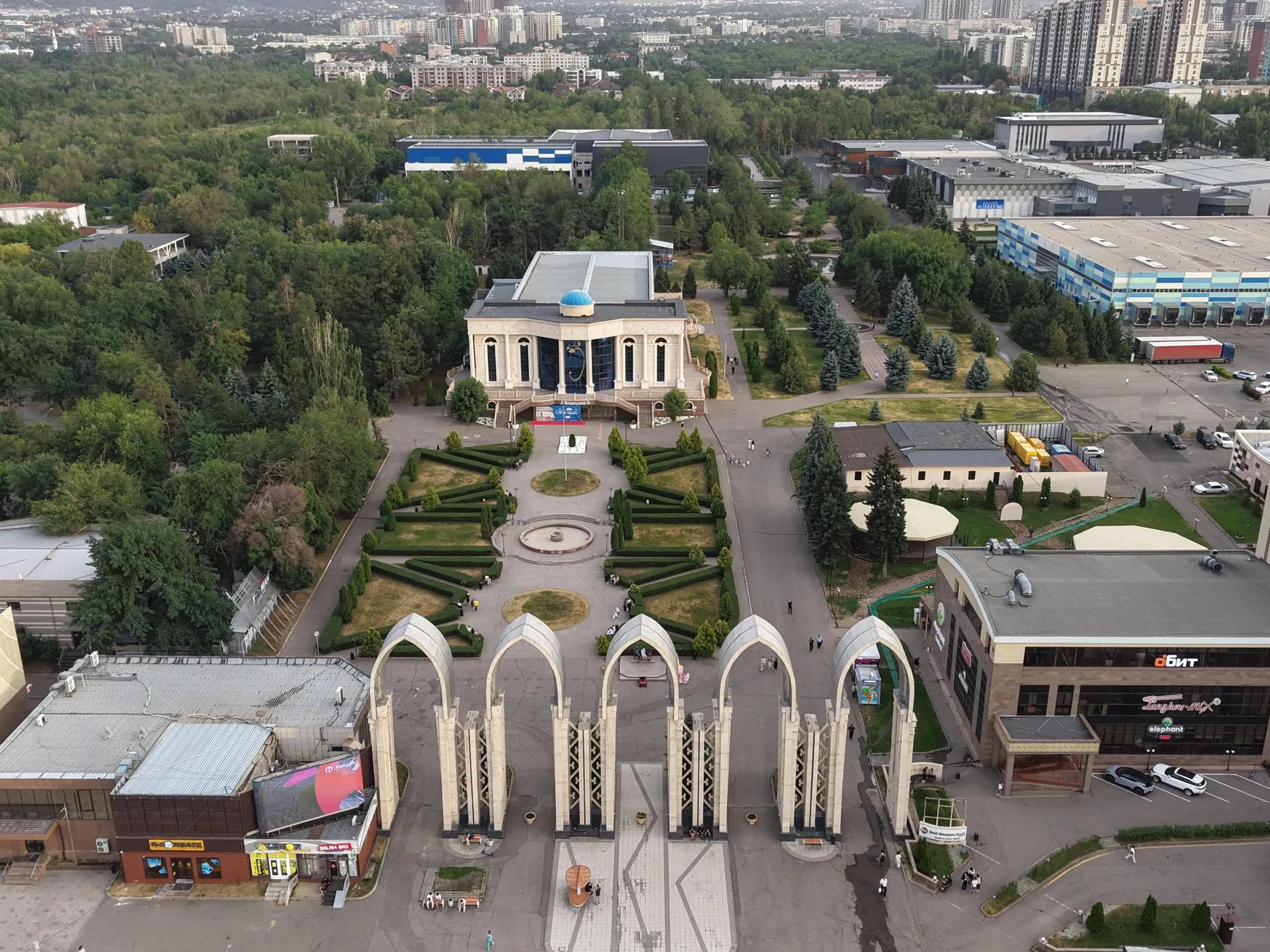 В июле начнется реконструкция делового центра Атакент в Алматы