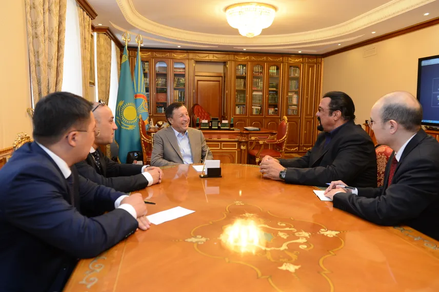 Капитал - Адильбек Джаксыбеков встретился со Стивеном Сигалом