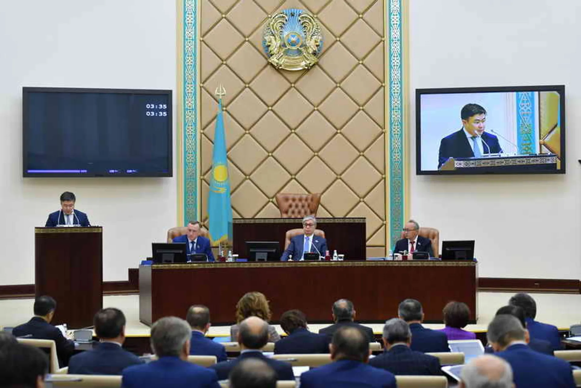 Капитал - Сенат рассмотрел проект трехлетнего бюджета