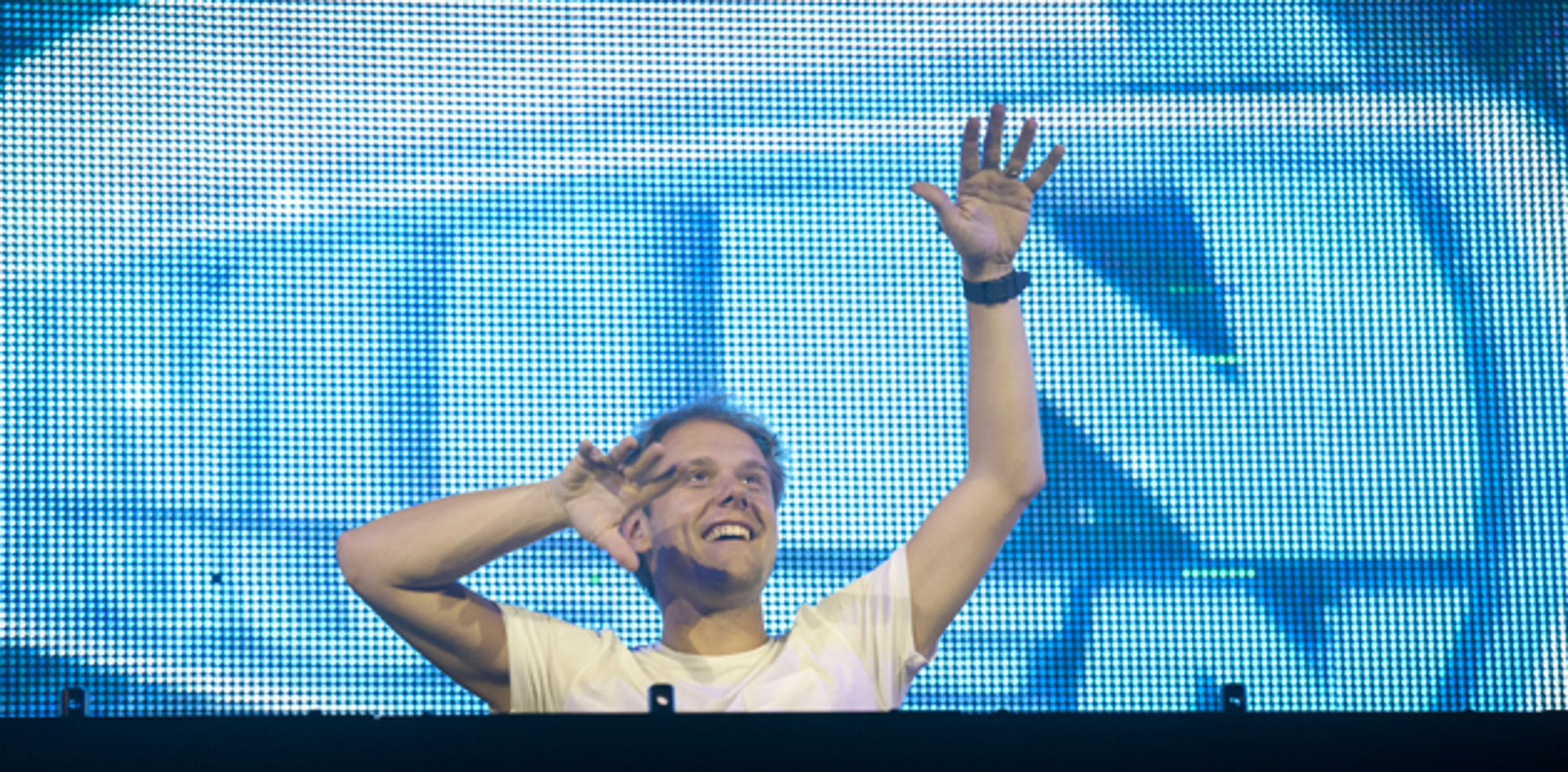 Капитал - В Алматы выступил известный диджей Армин ван Бюрен