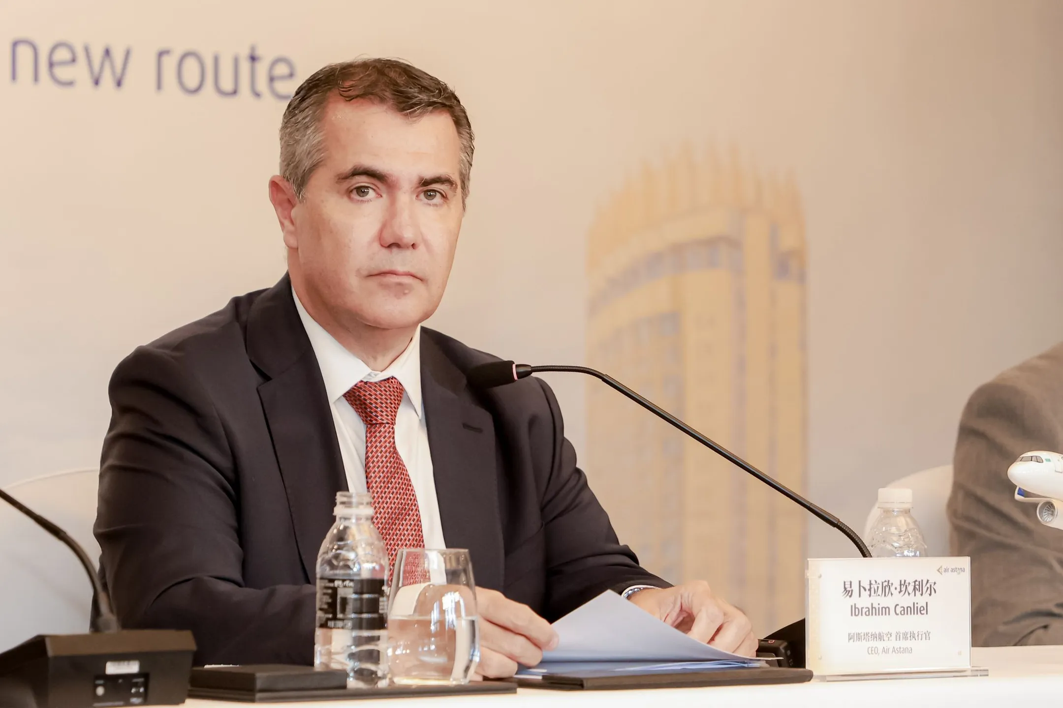 На фото: главный исполнительный директор Группы Air Astana Ибрахим Жанлыел 