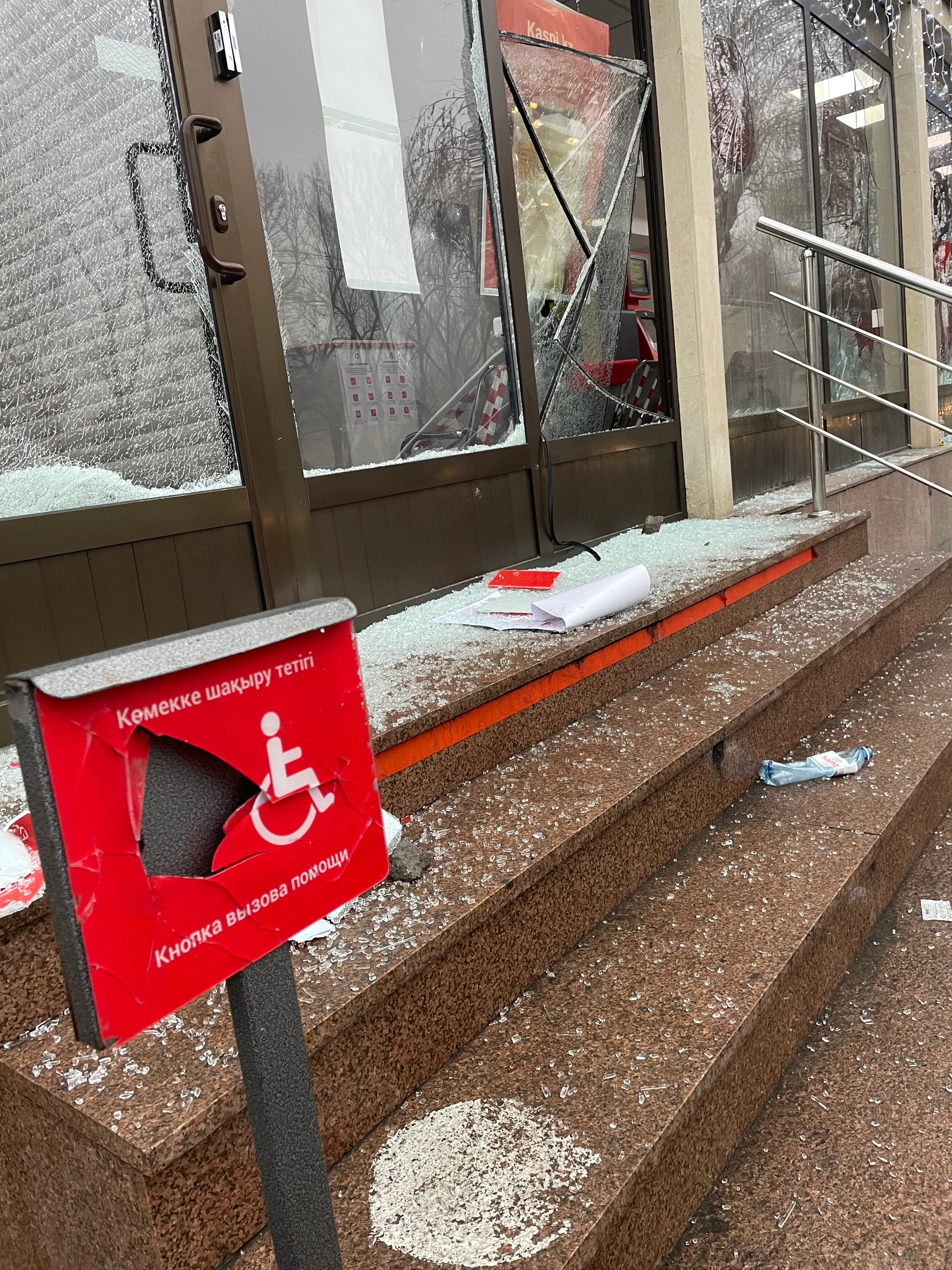 Капитал - Мародеры разграбили более 100 крупных объектов торговли и банков