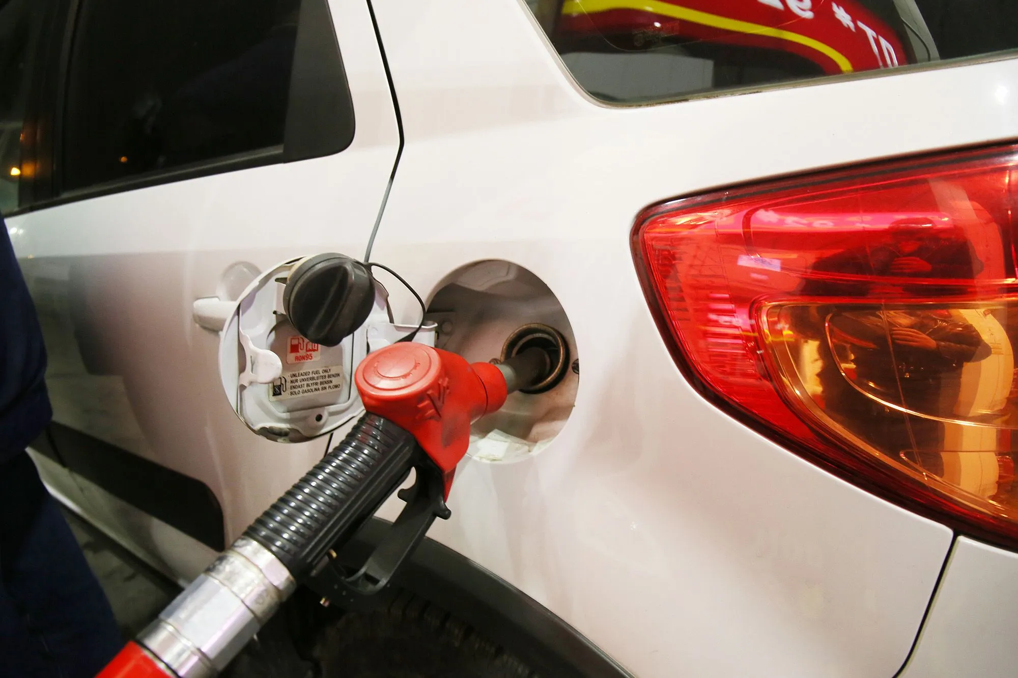 Доля КазМунайГаза и CNPC на рынке топлива превышает 85%