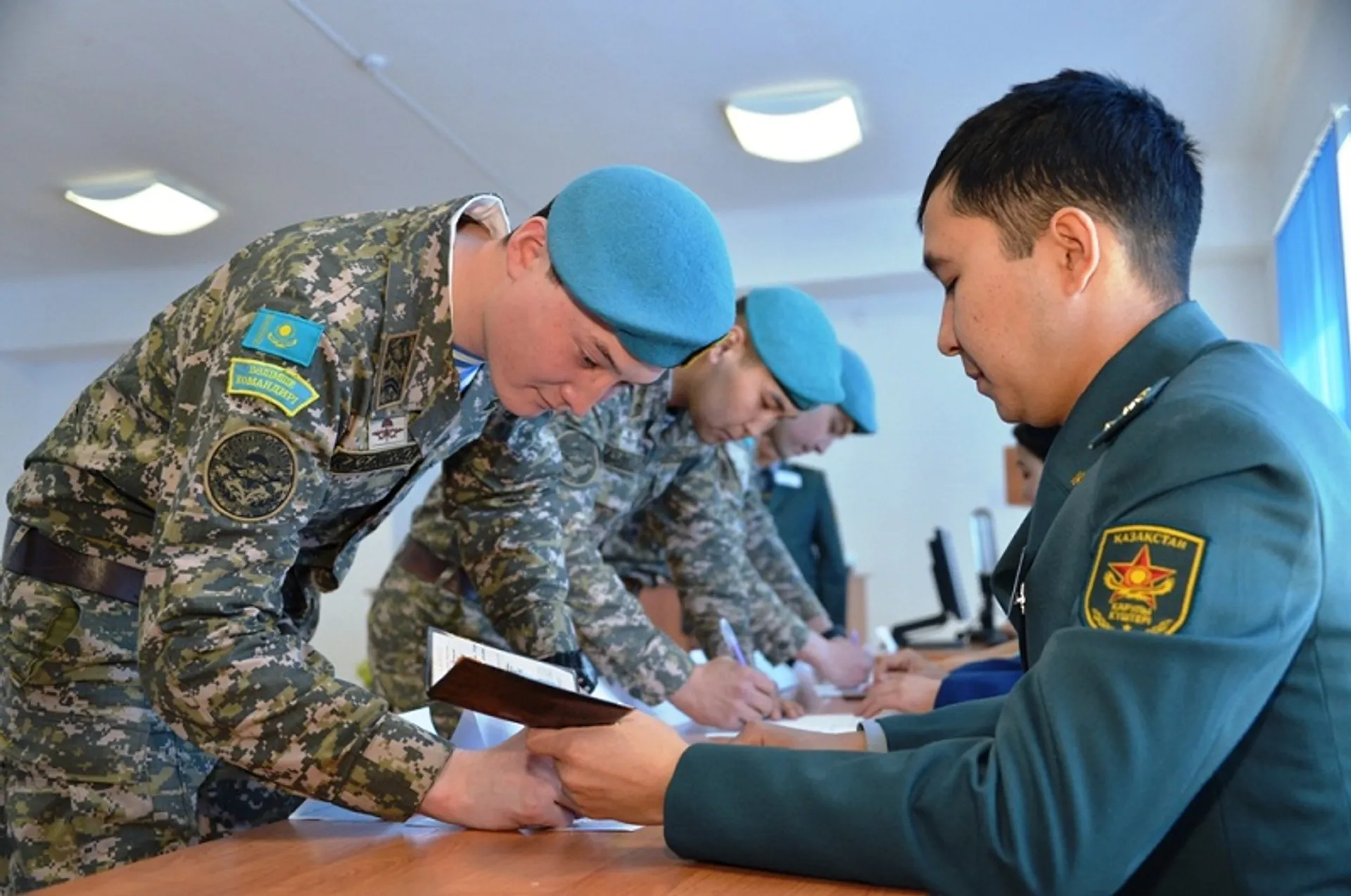 Капитал - Все военнослужащие РК впервые пришли на выборы в военной форме