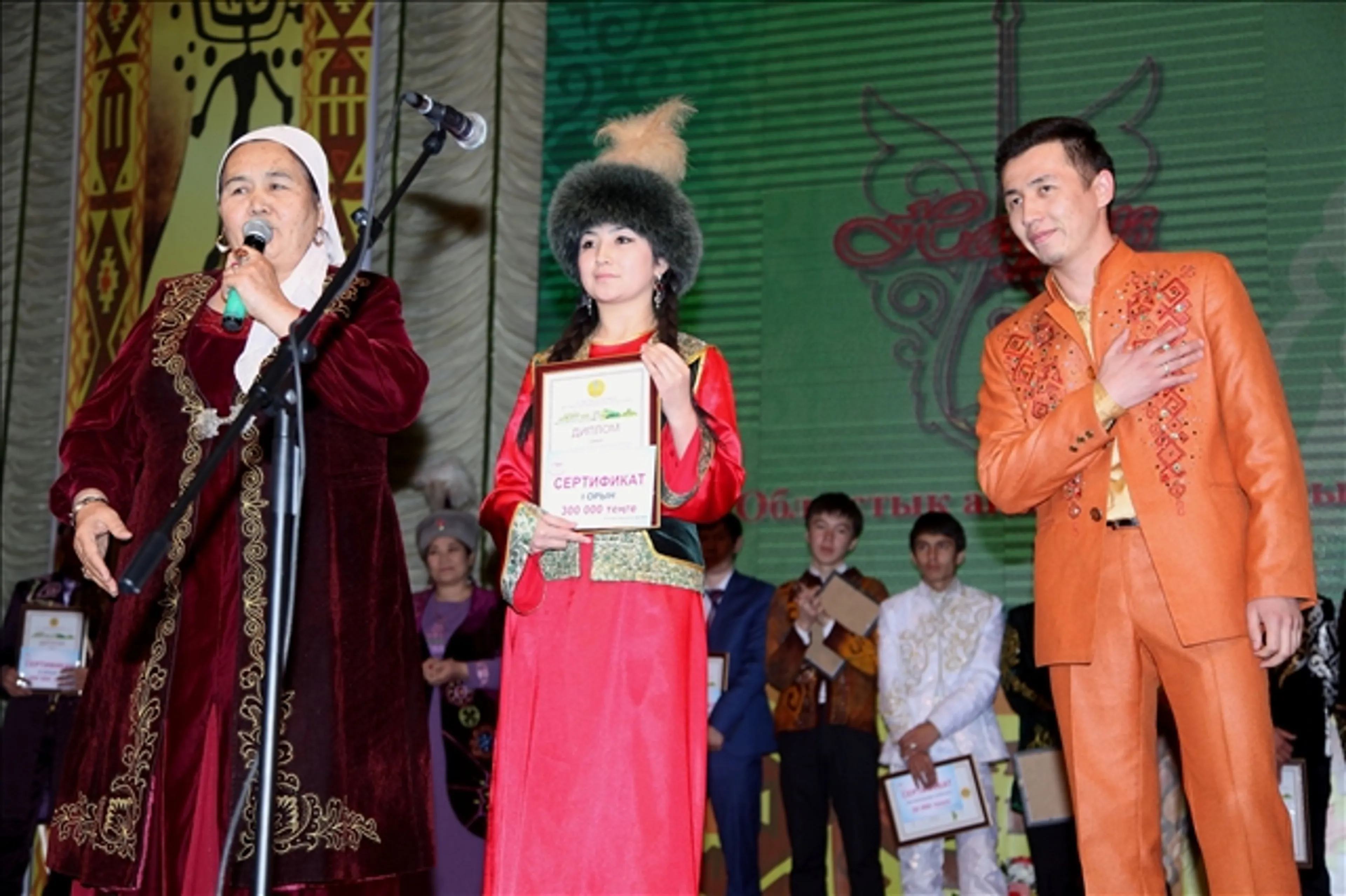 Капитал - Полмиллиона тенге получил победитель айтыса акынов