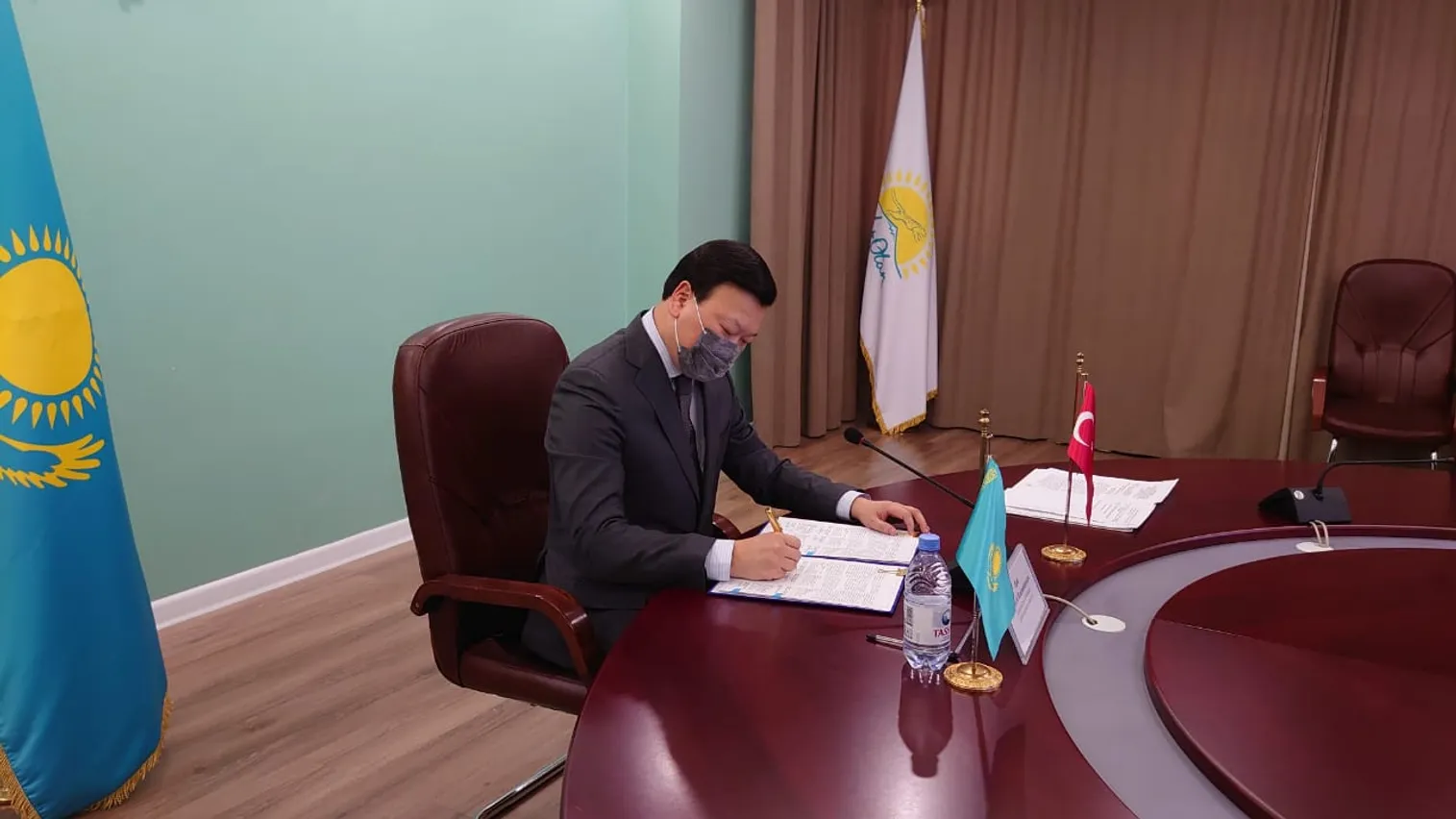 Минздрав и «Нобел» подписали меморандум - фото kapital.kz