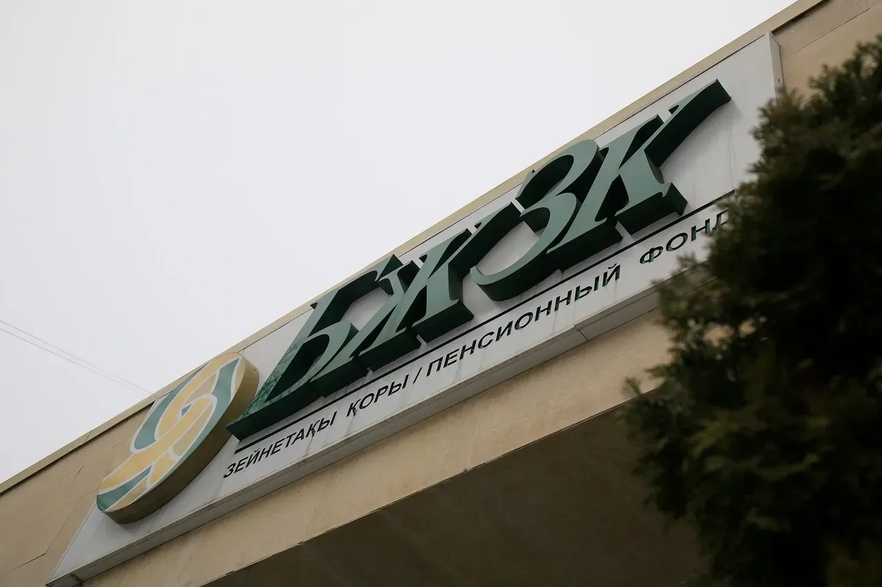 Казахстанцам вернут возможность использования пенсионных излишков на лечение зубов