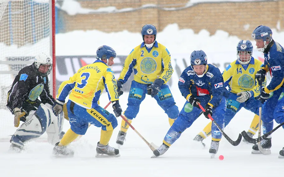 Капитал - Казахстан уступил Швеции на ЧМ по бенди