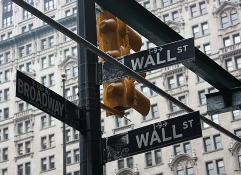 Капитал - Топ-менеджерам с Уолл-стрит урежут зарплату