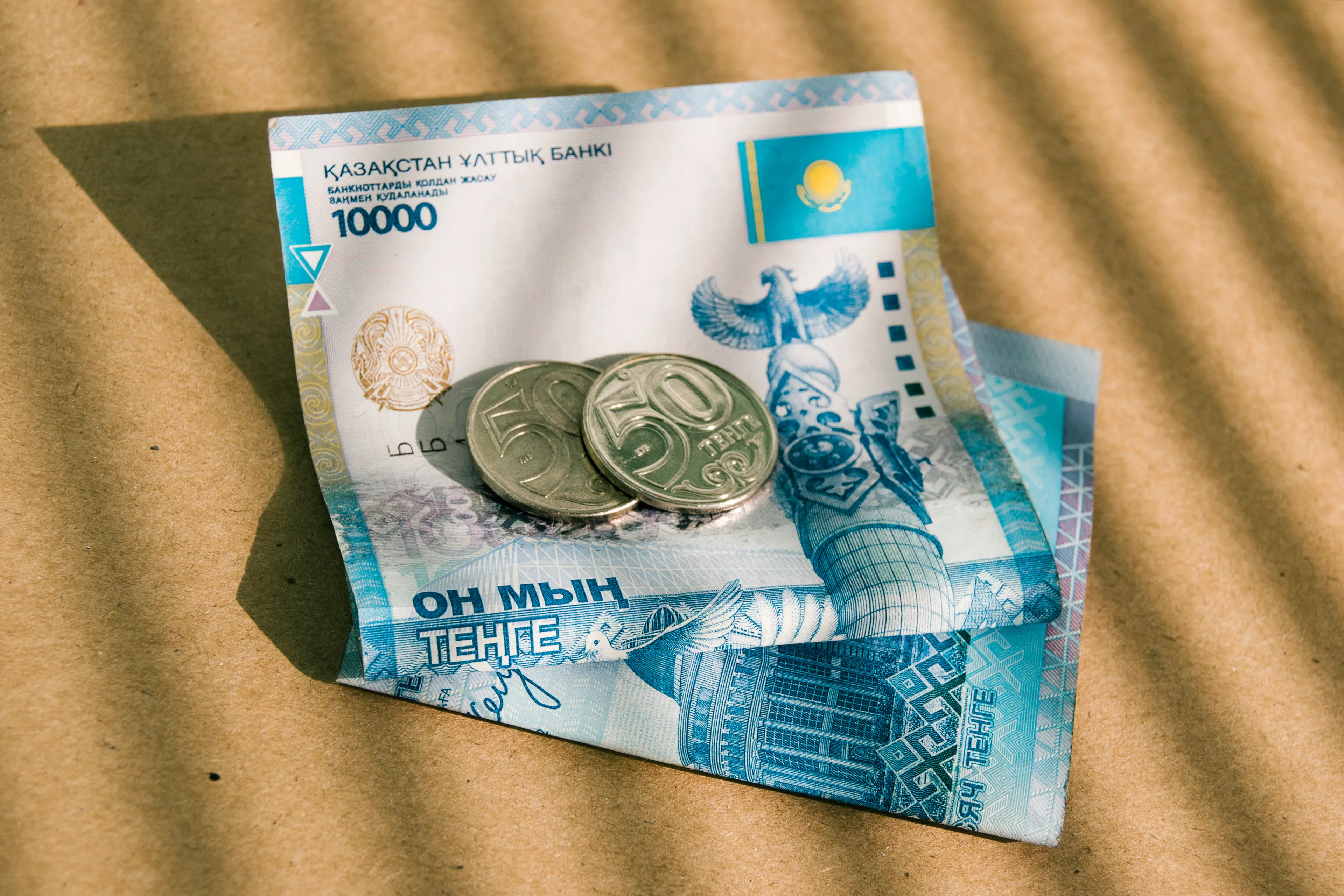 Капитал - Дневные торги: 381,91 тенге за доллар