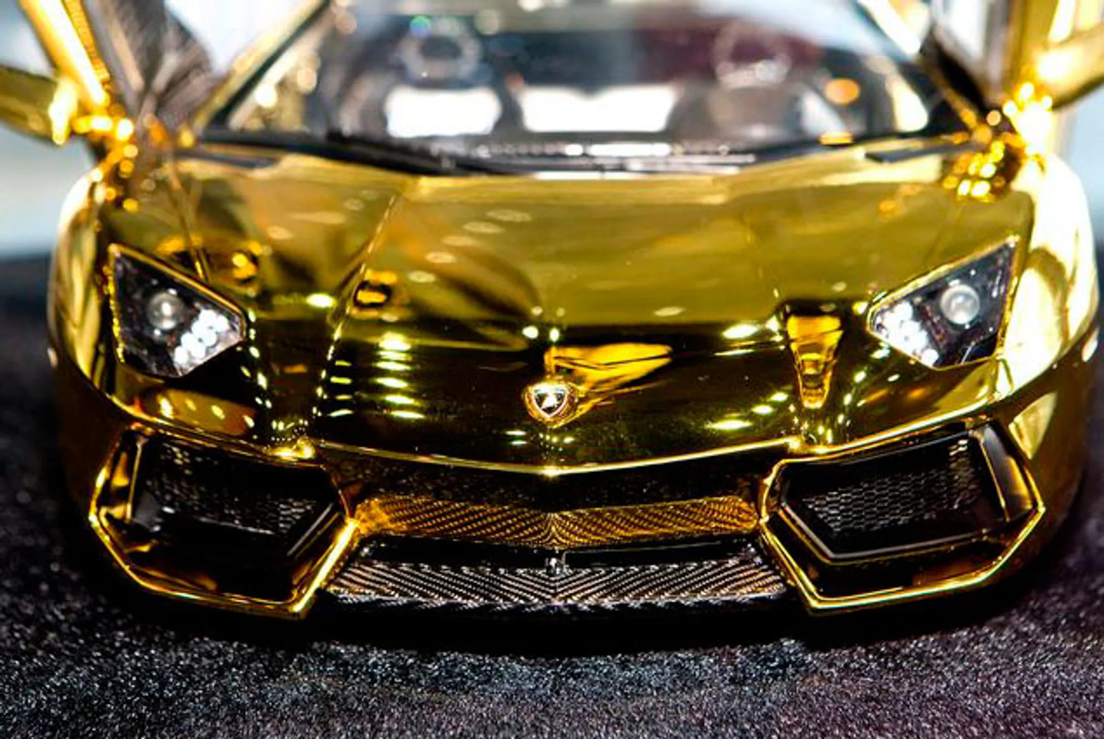Золотой Aventador - Image Kapital.kz