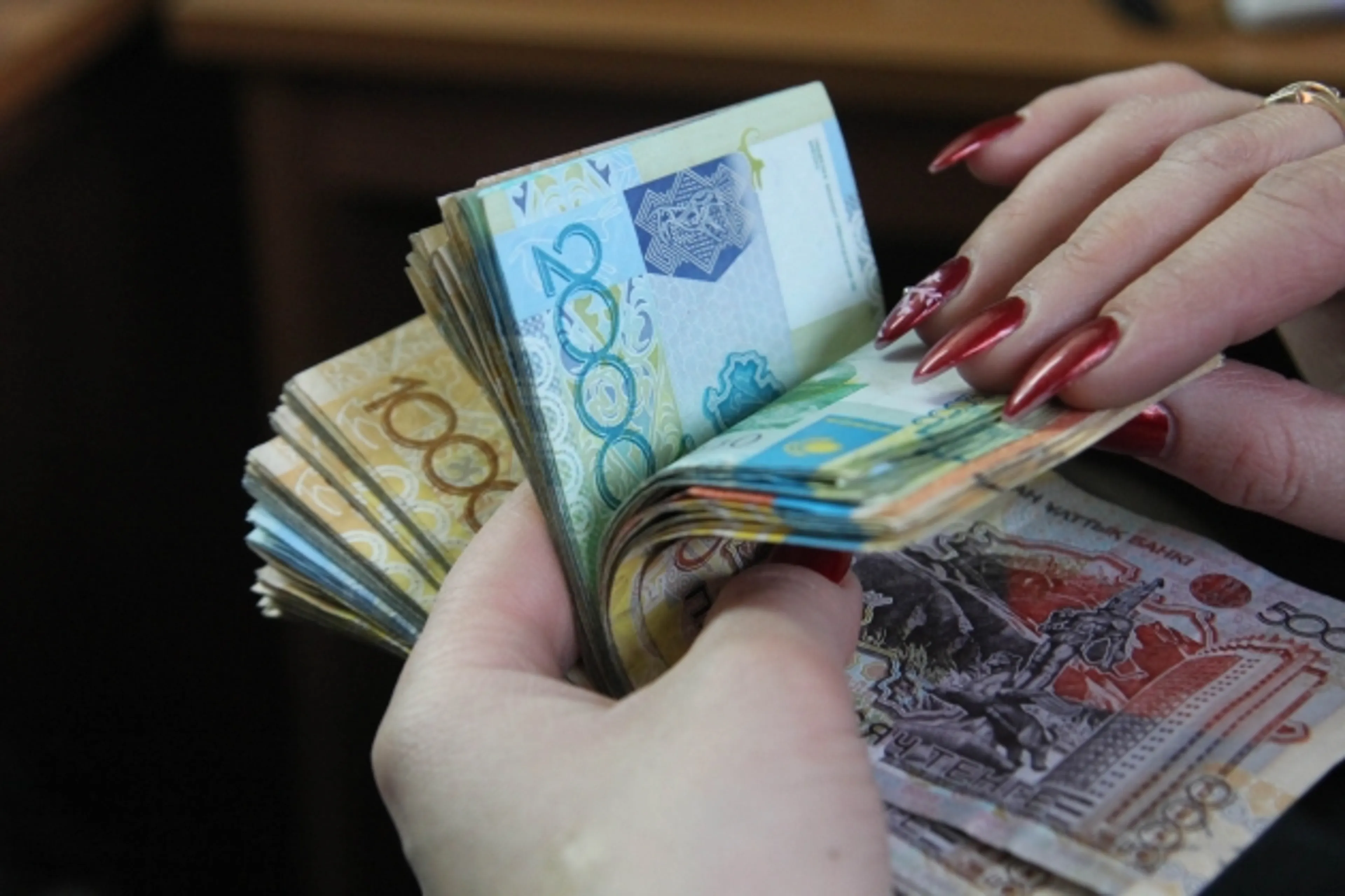 Капитал - Как изменилась зарплата казахстанцев за год?