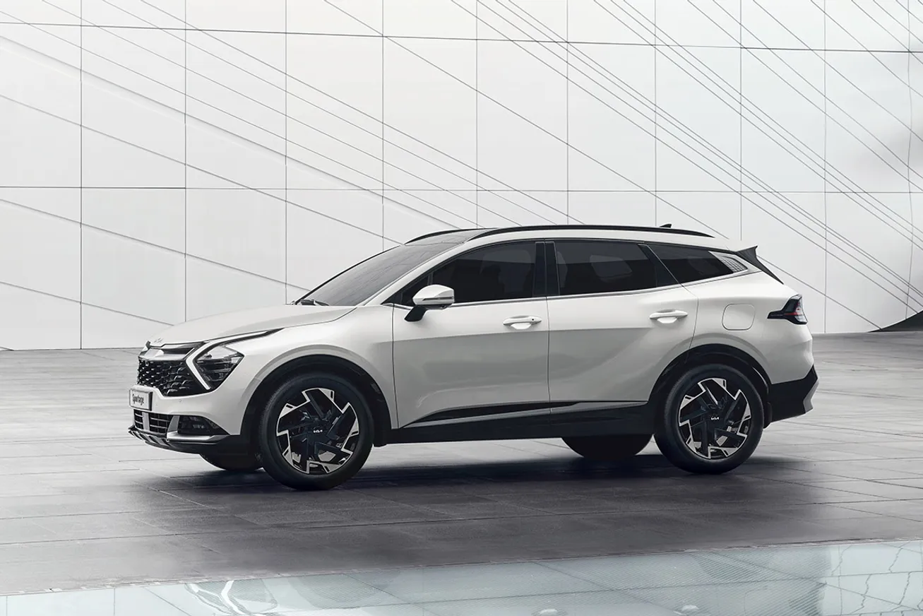 Land Cruiser 300, новый Sportage и готовый La Voiture Noire - фото kapital.kz