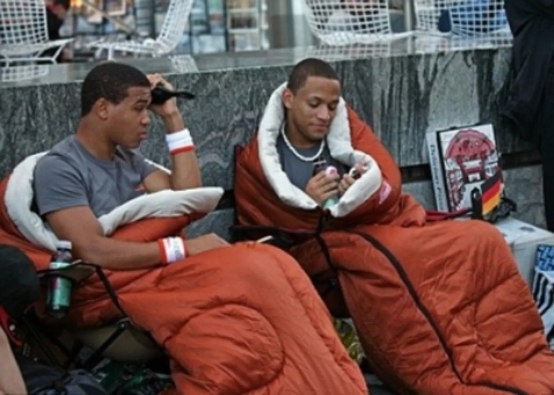 Капитал - Фанаты Apple выстраиваются в очереди