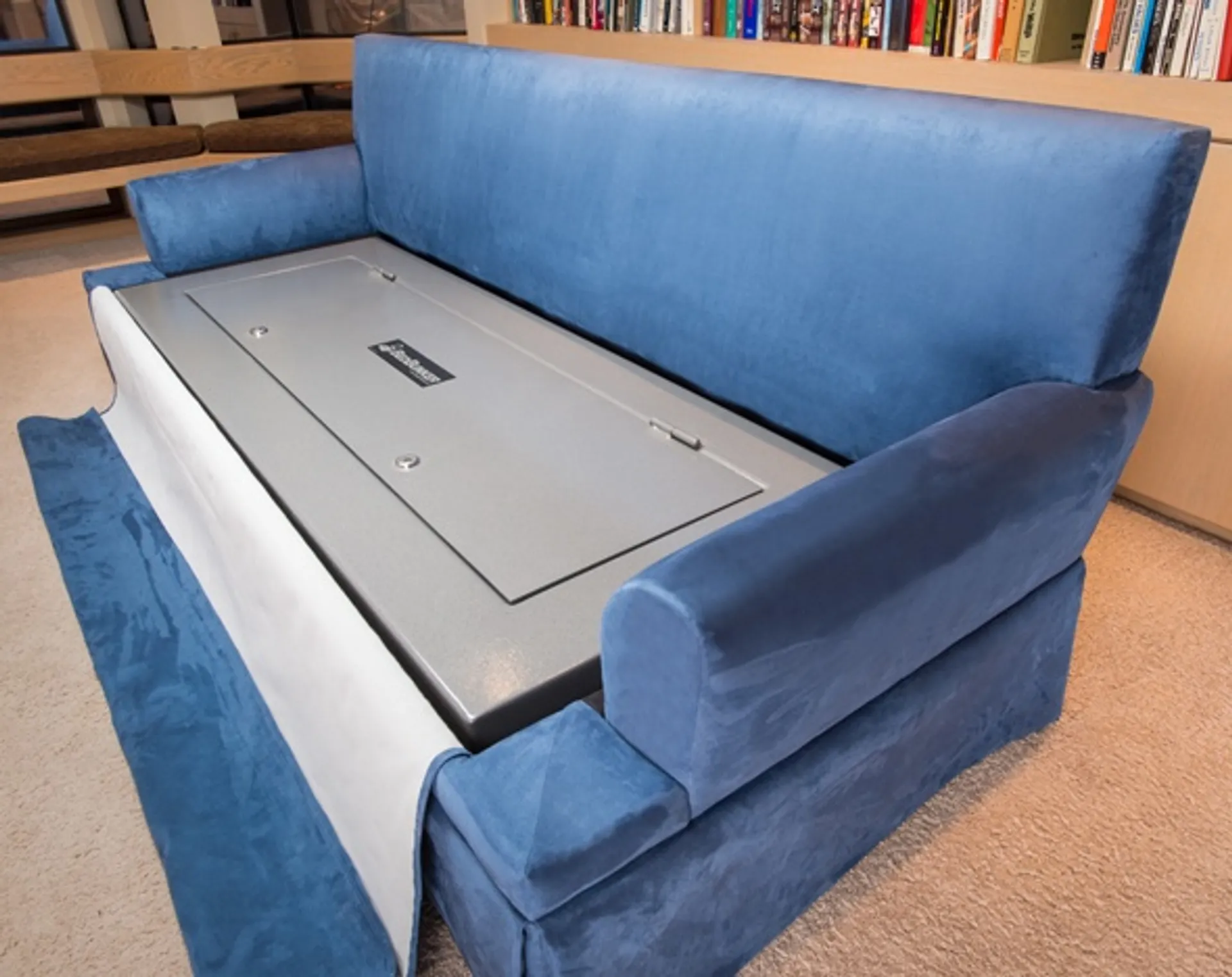 Капитал - Создан первый в мире пуленепробиваемый диван