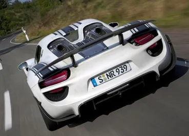 918-й потягается с LаFerrari и McLaren P1