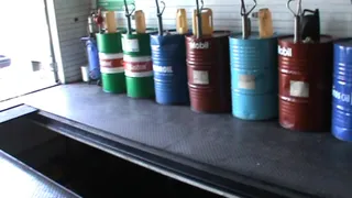 Капитал - В Алматы продавали поддельное масло Mobil