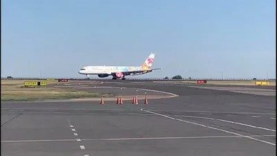 Самолет Scat совершил экстренную посадку