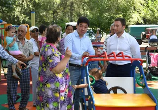 Капитал - Бауыржан Байбек осмотрел отремонтированные дворы Алматы