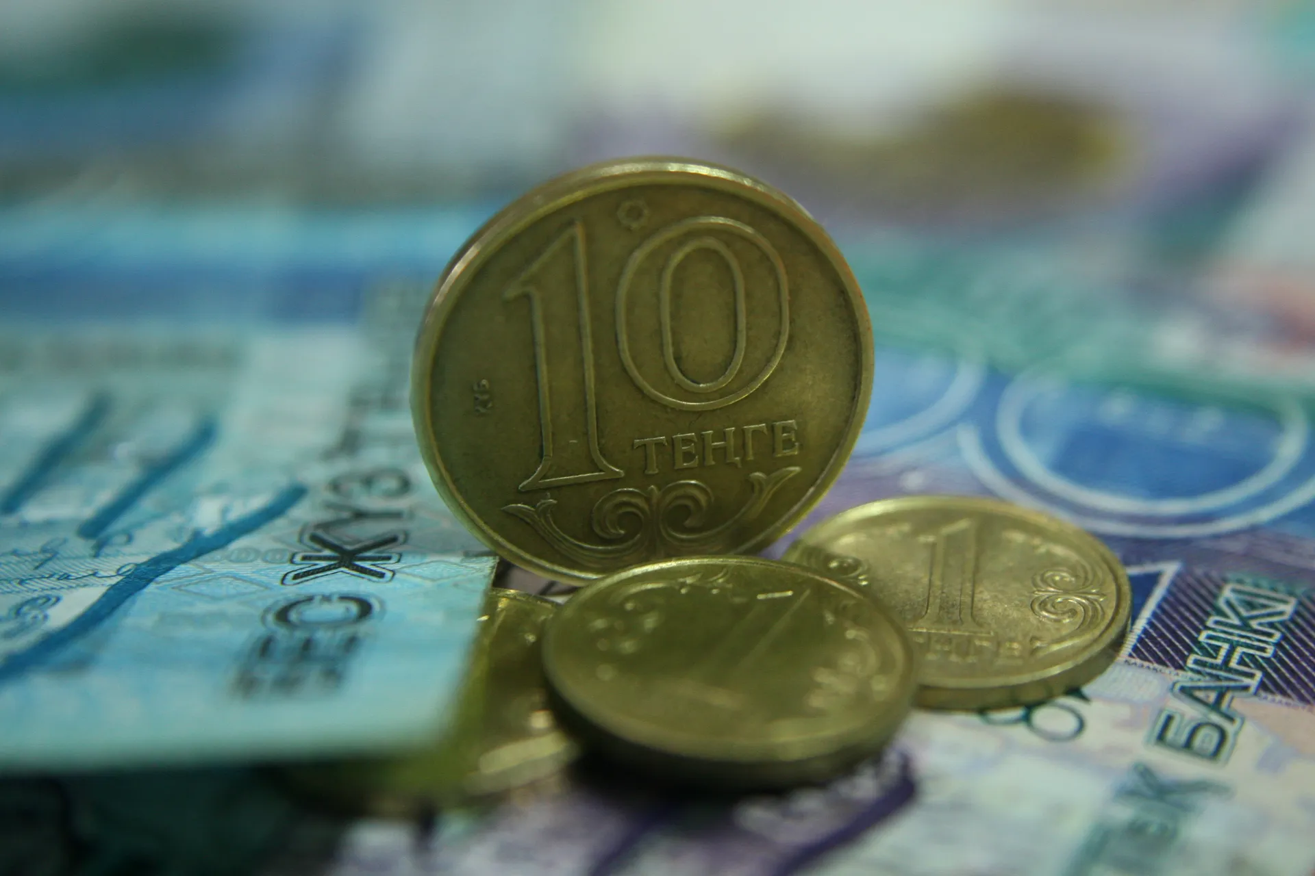 Капитал - Нацвалюта подешевела на 0,5 тенге