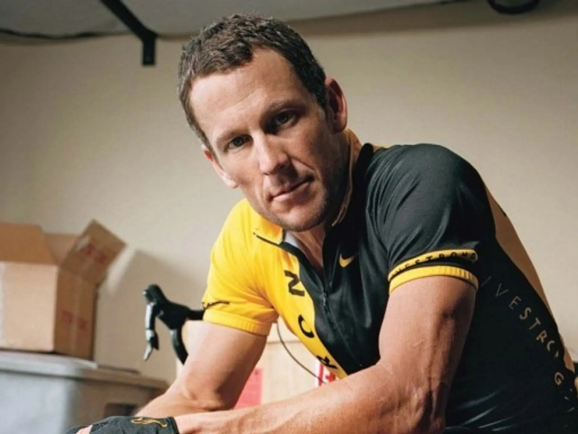 Капитал - Армстронг выступит на соревнованиях по плаванию