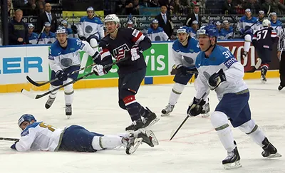 Сборная Казахстана дала бой американцам на чемпионате мира по хоккею