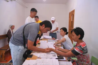 Капитал - В Арысе начали выдавать карточки для получения материальной помощи